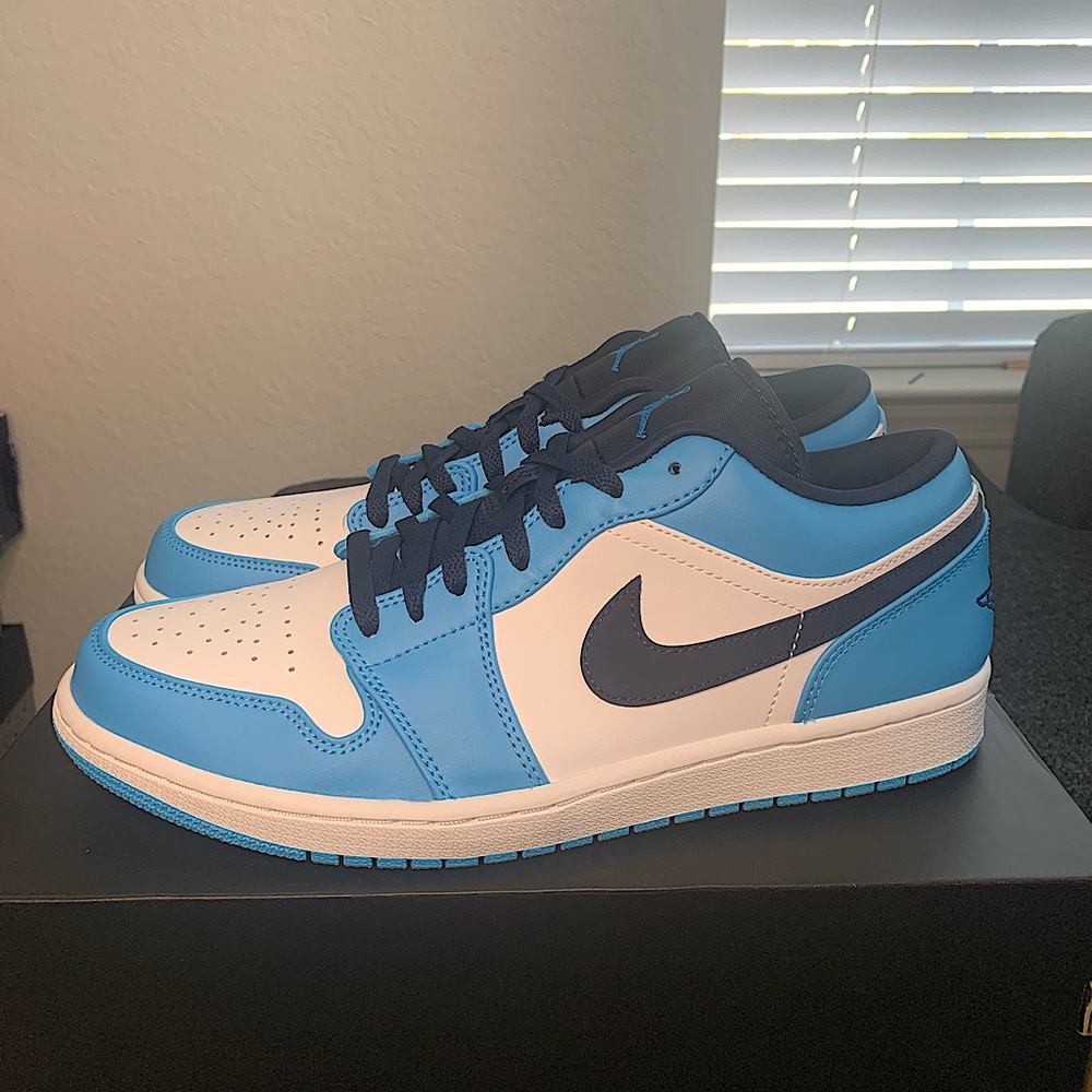 UNC Jordan 1 Low
